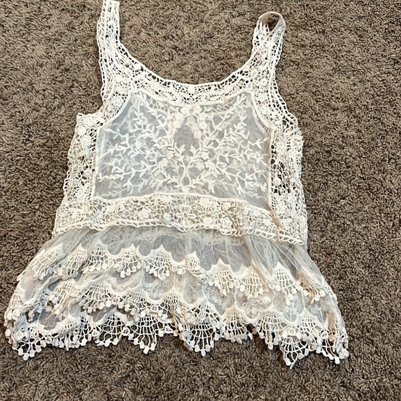 Lace cream tank top - Picture 3 of 3